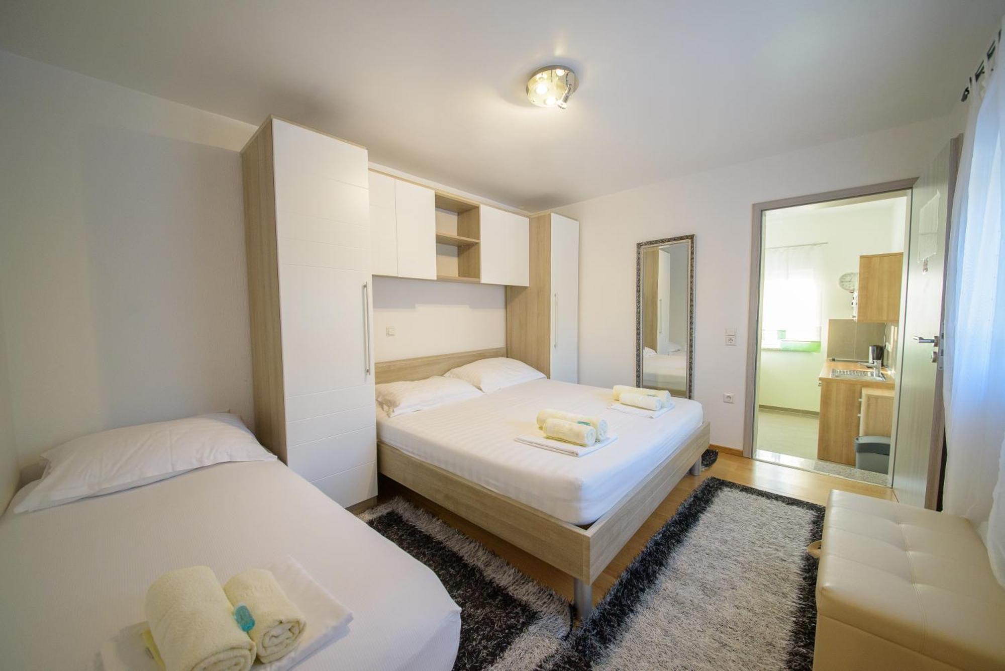 Jeli Apartments Starigrad Paklenica Room photo