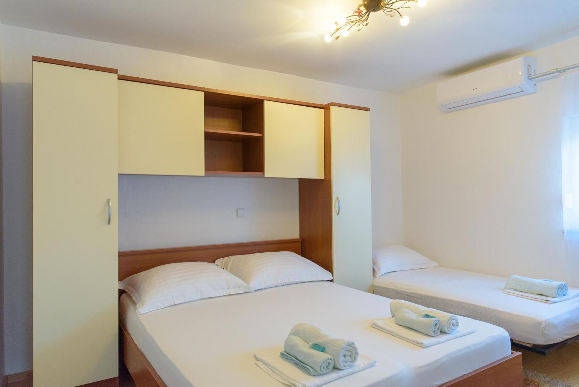 Jeli Apartments Starigrad Paklenica Room photo