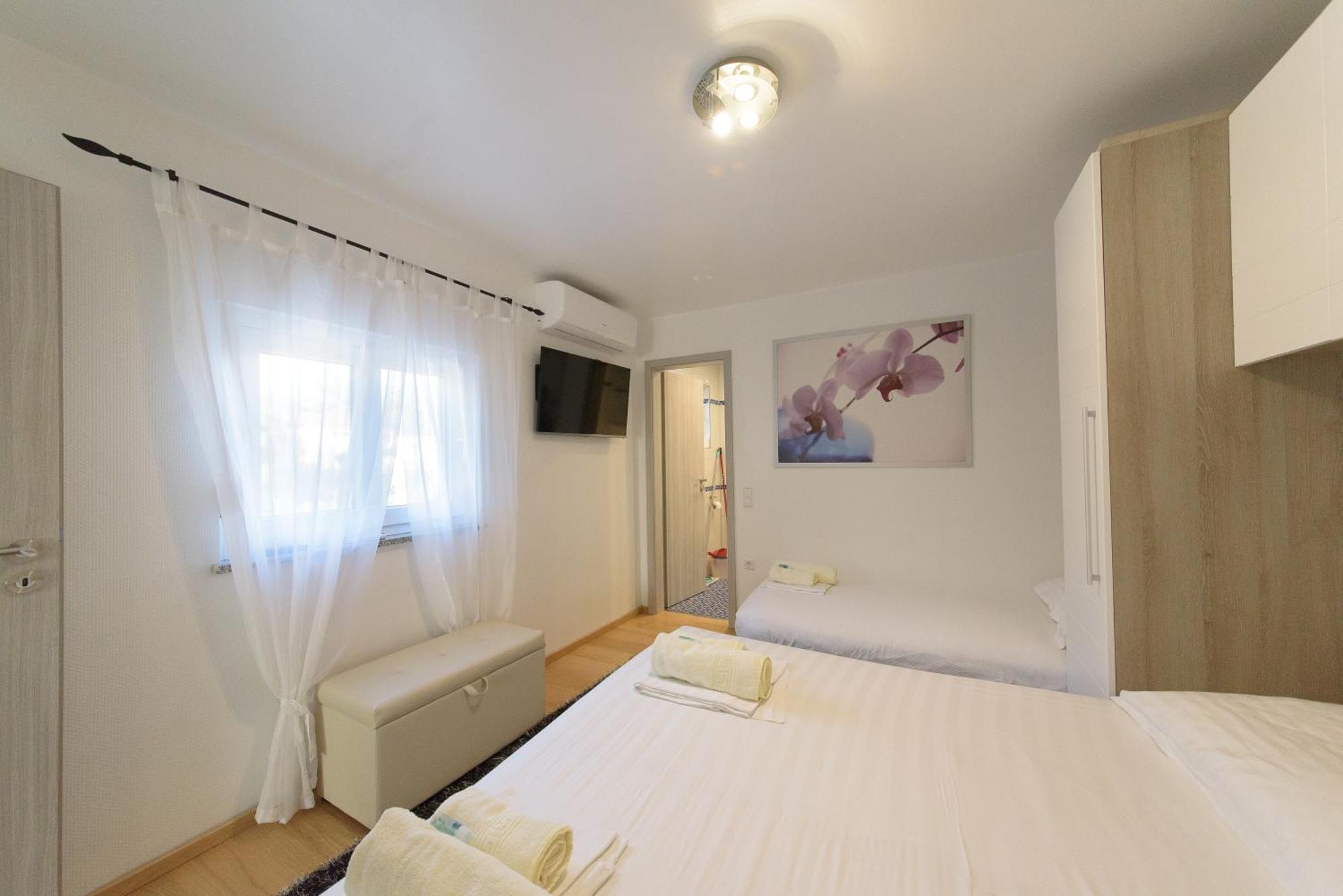 Jeli Apartments Starigrad Paklenica Room photo